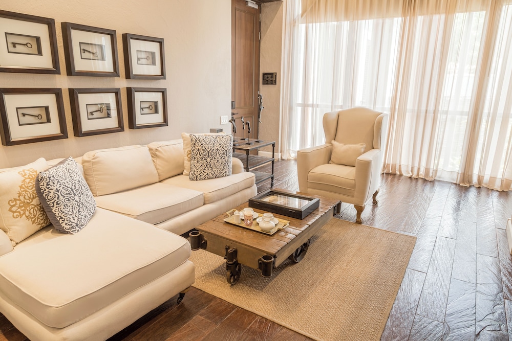 Bastion Luxury Hotel 46/75