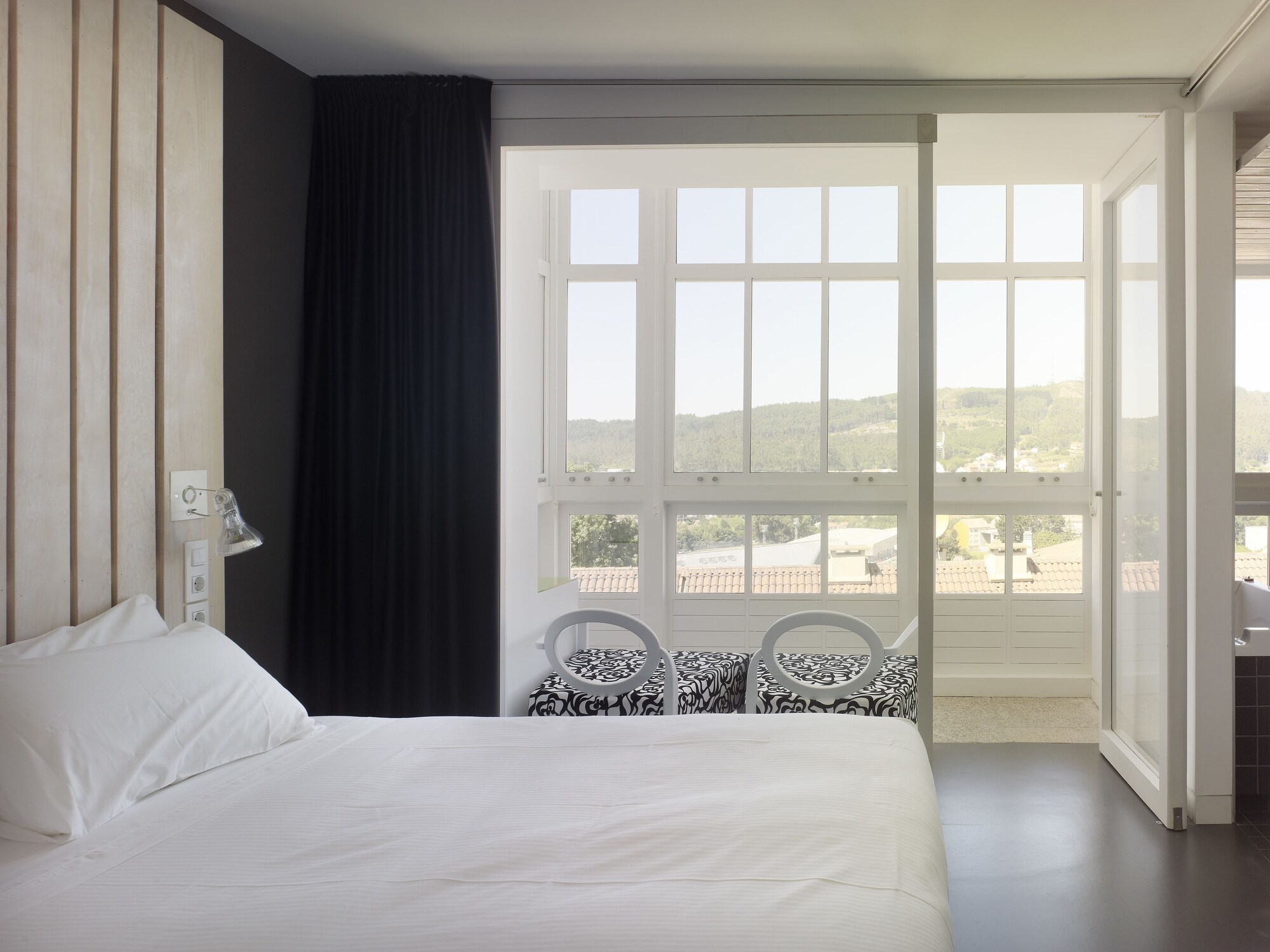 Gallery, Superior, Queen Bed, Panoramic Bathtub