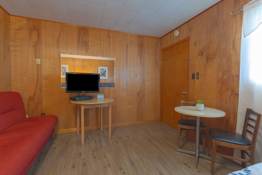 Parkside Motel by OYO Meadville Conneaut Lake 30/50