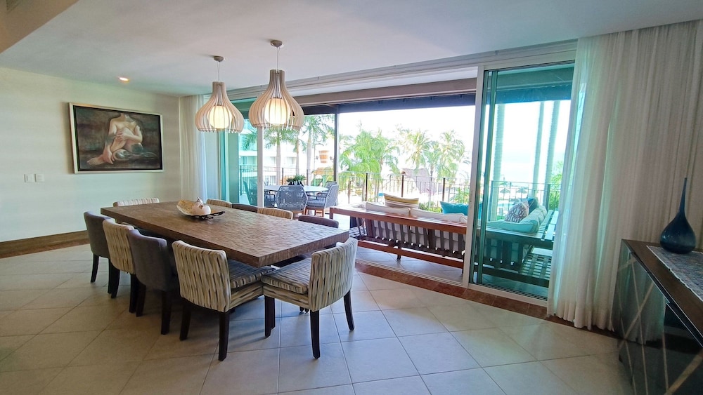 Grand Venetian Condominium 44/50