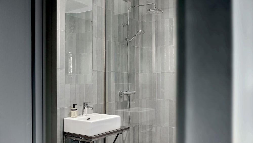 جناح بريميوم بسرير كوين بشرفة، Hotel Hans 8/10
