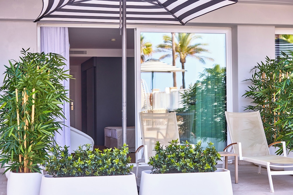 Universal Hotel Neptuno - Adults Only 4/69