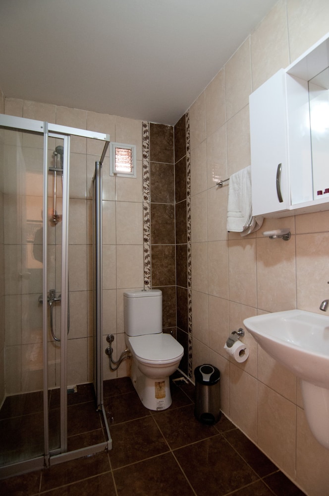 Taksim Trust Hotel (ex Ilya Pera Hotel) 10/63