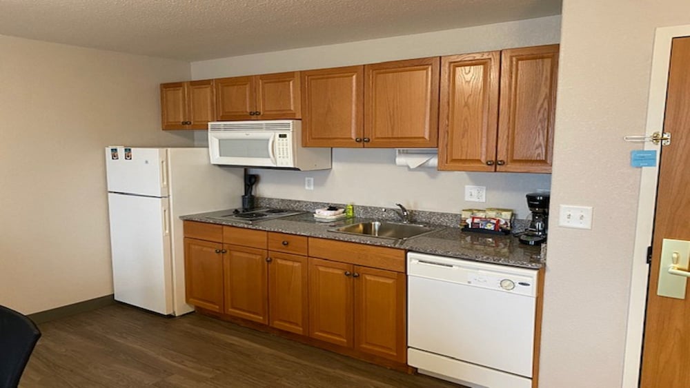 Staybridge Suites Hotel Calgary Airport 3/74