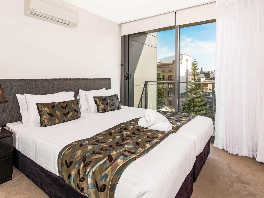 Upgrade, Suite, Queen and Twin Beds