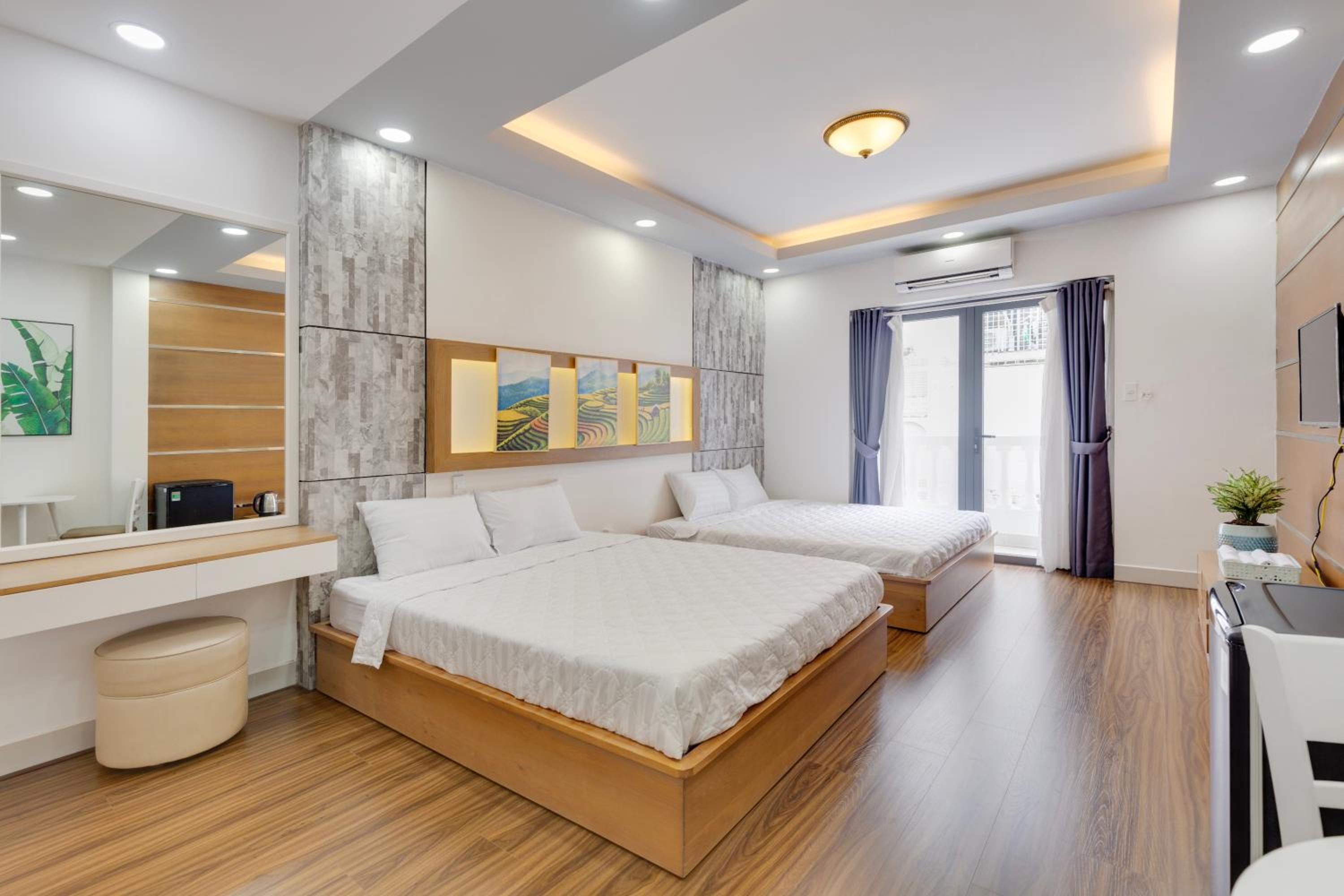 Saigon Authentic Hostel - City Walk, Cooking Class, Food Tour, Breakfast, Gym, Rooftop 9/35