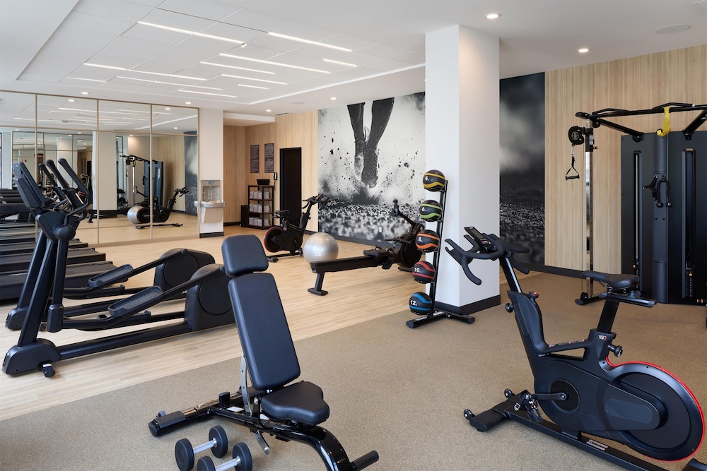 Hyatt Place Montreal Airport 25/50