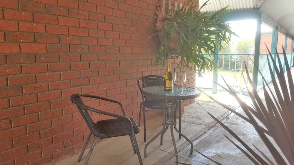 HEPBURN SPRINGS MOTOR INN 36/50