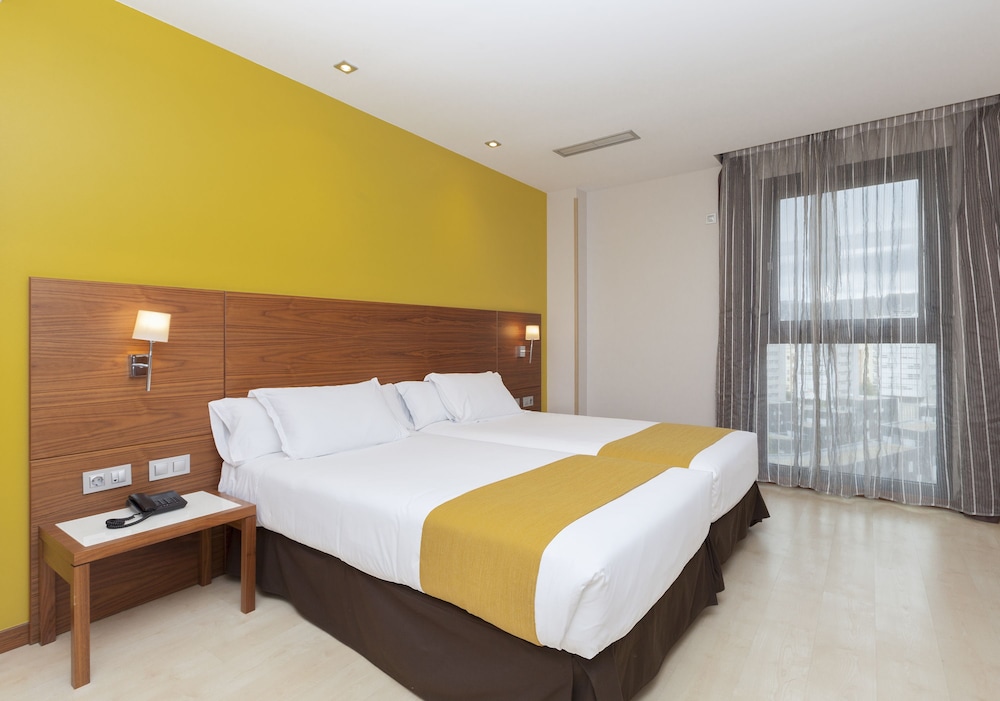 ROOM, QUADRUPLE