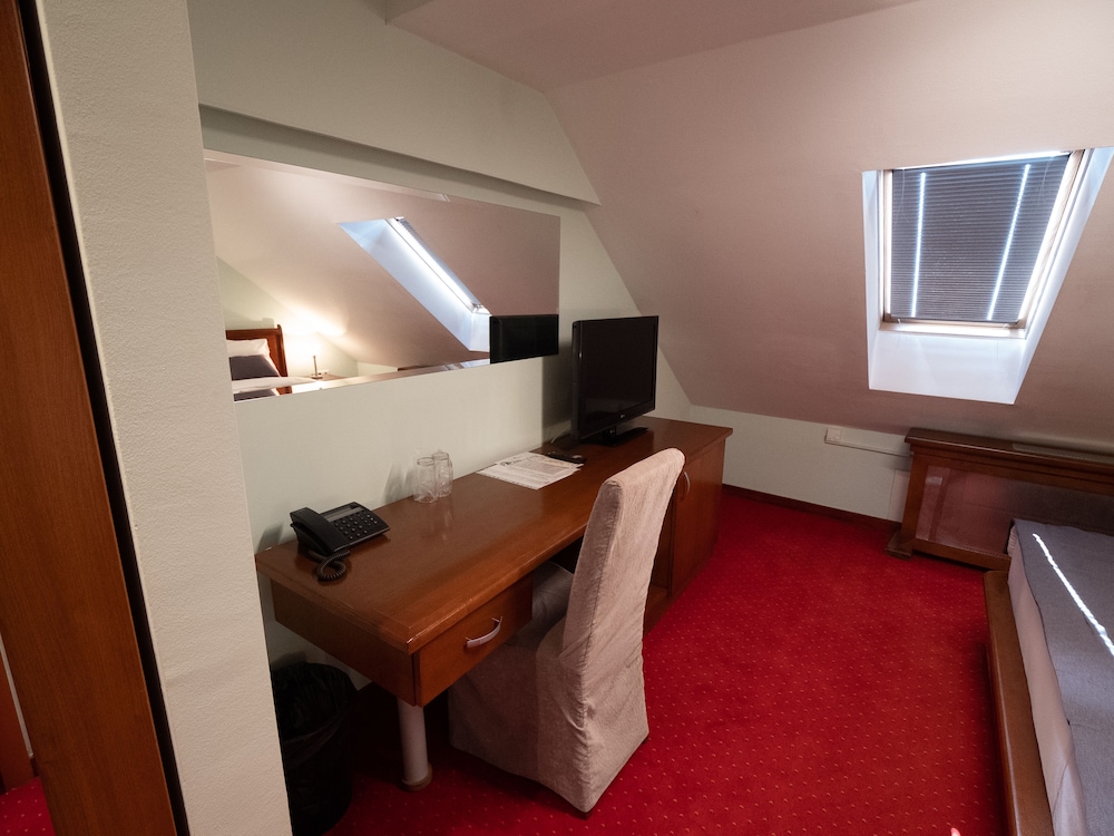 Astra Hotel 15/50