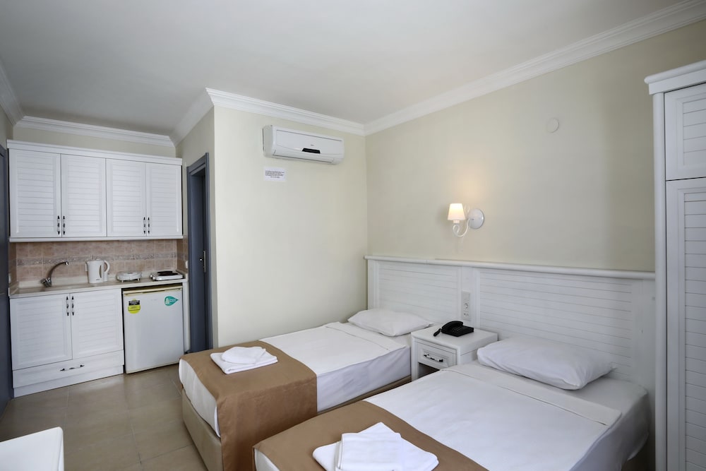 Summer Garden Suites And Beach Hotel 22/59