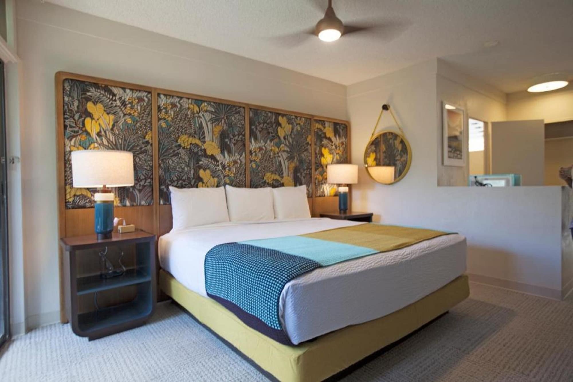 TRADEWIND, KING BED, ACCESSIBLE