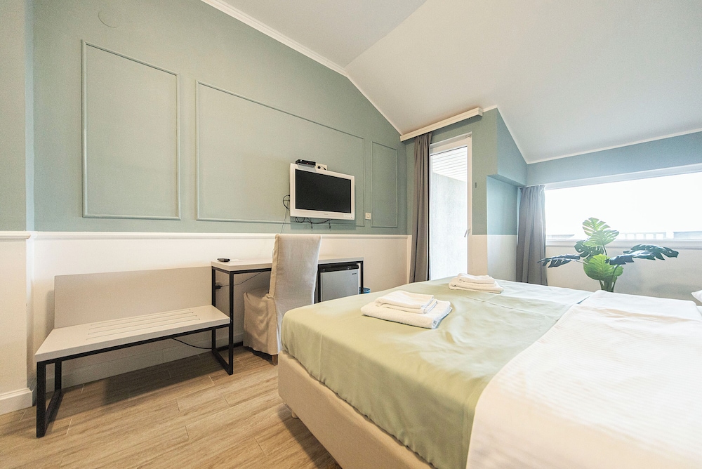Hotel Plaza 6/49