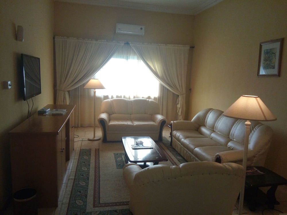 Asaa Pyramid Hotel 17/19