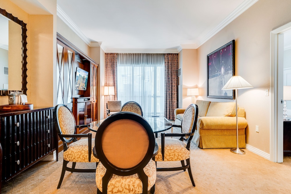 Jet Luxury Resorts @ The Signature Condo Hotel 33/69