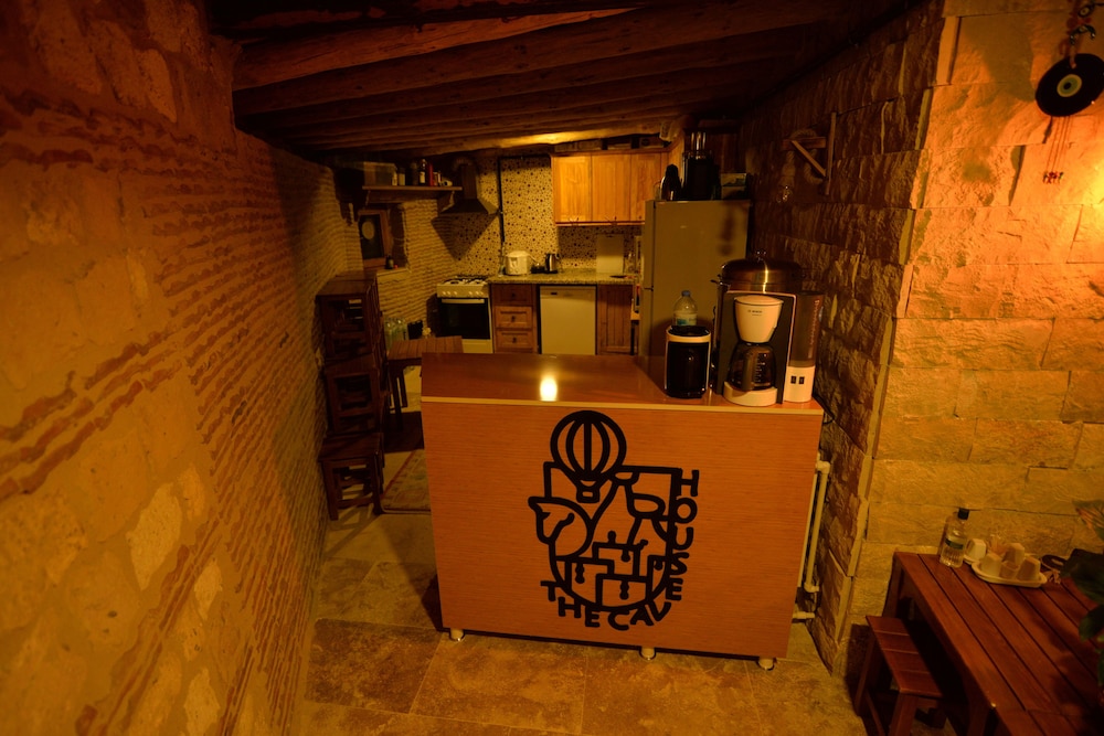The Cave House 3/38