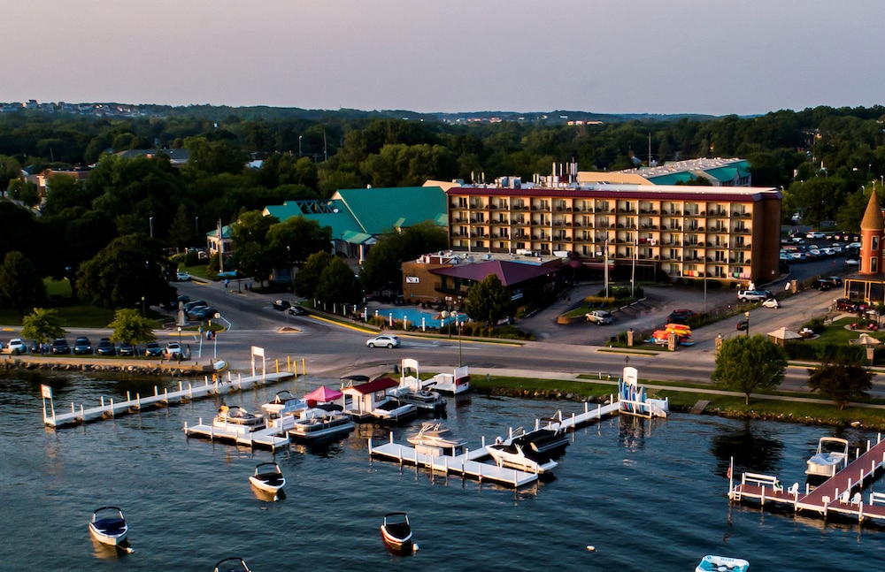 Harbor Shores on Lake Geneva 48/50