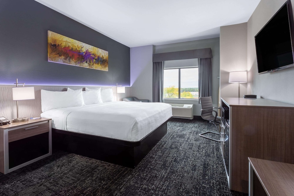 ROOM, KING BED, PET FRIENDLY