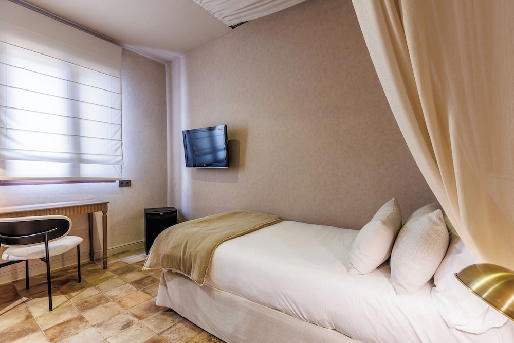 ROOM, SINGLE, MOUNTAIN VIEW