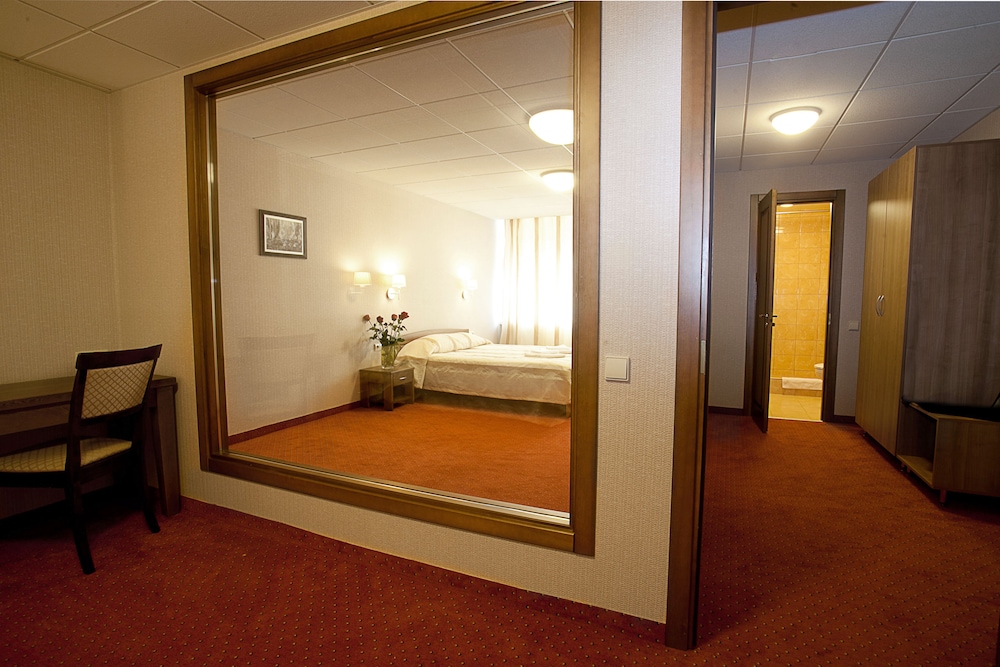 Airinn Vilnius Hotel 30/75