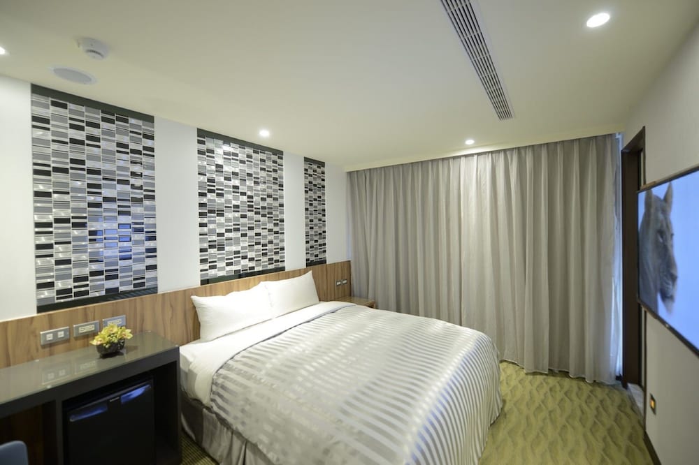XIMEN HOTEL 23/70