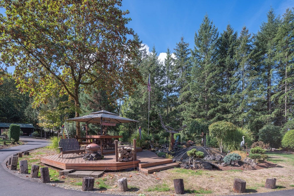 MapleRidge House: A BnB For All Seasons 42/50