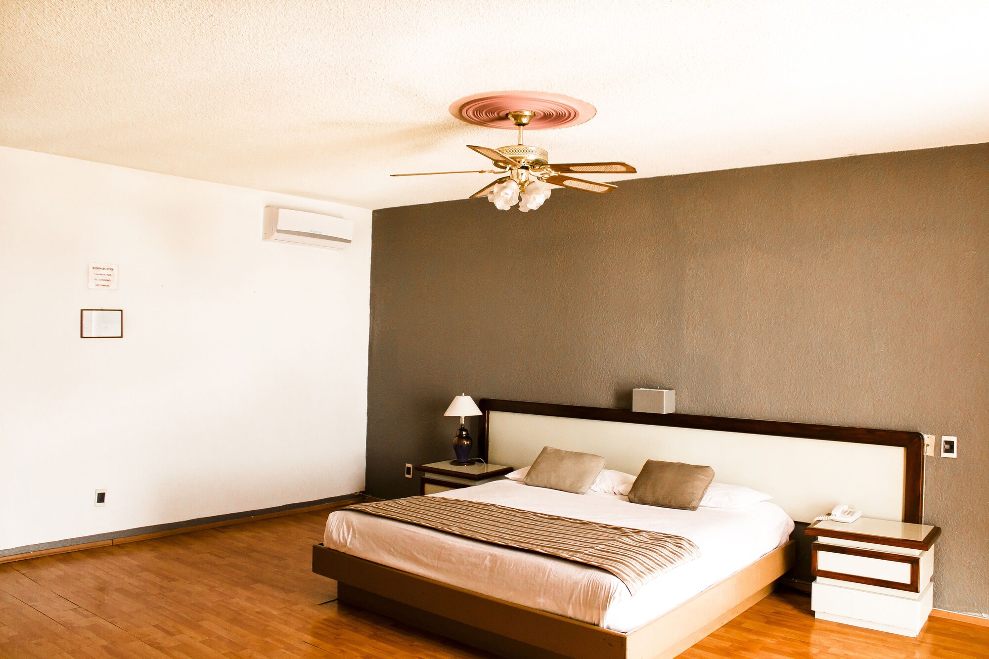 Standard, King Bed, City View, Private Bathroom