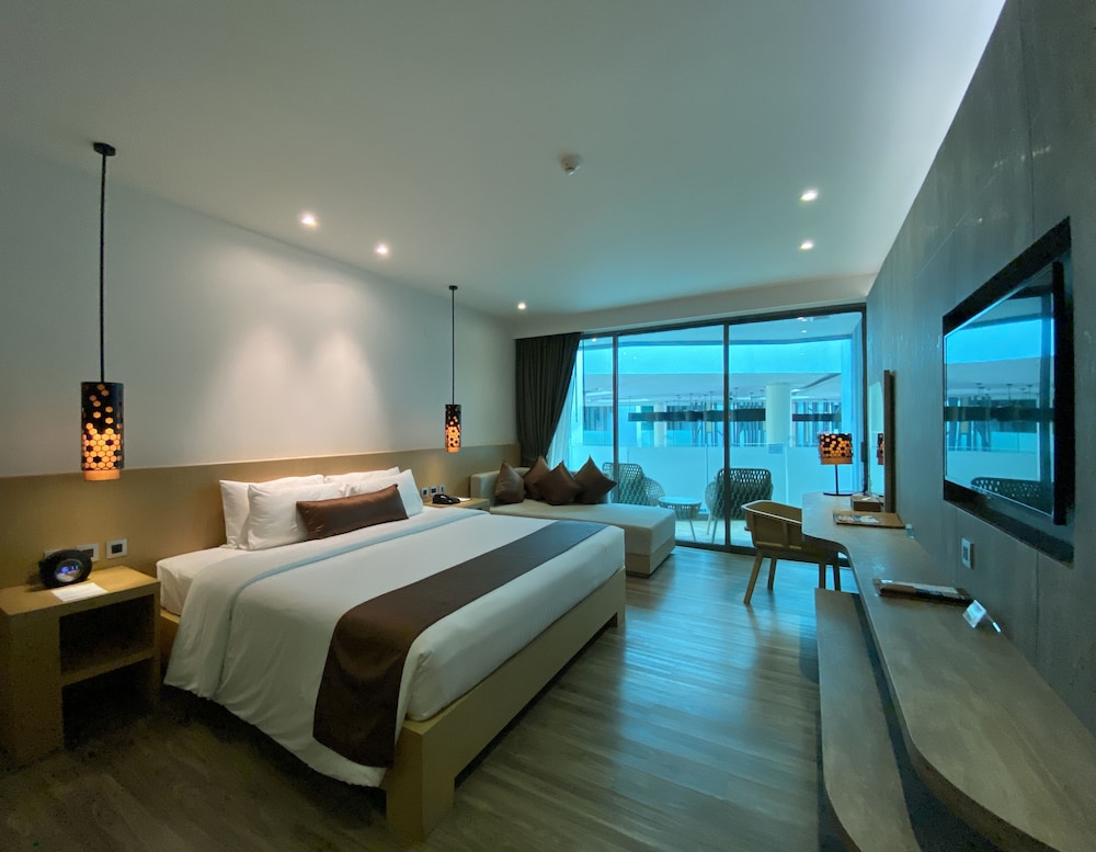 Crest Resort and Pool Villas 21/50
