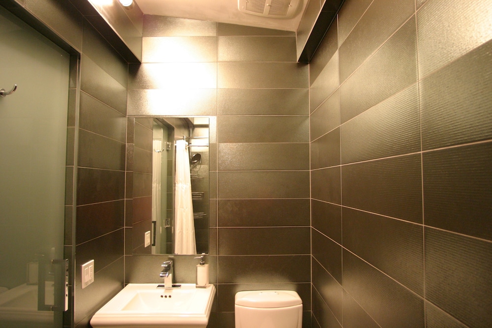 Berbeda Place 38/40
