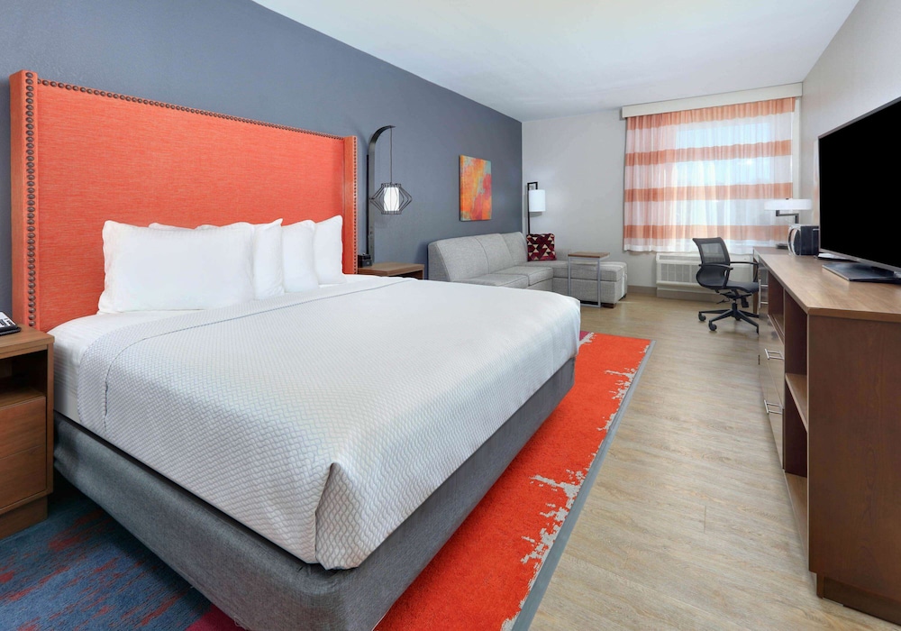 La Quinta Inn & Suites By Wyndham Lakeway 8/44