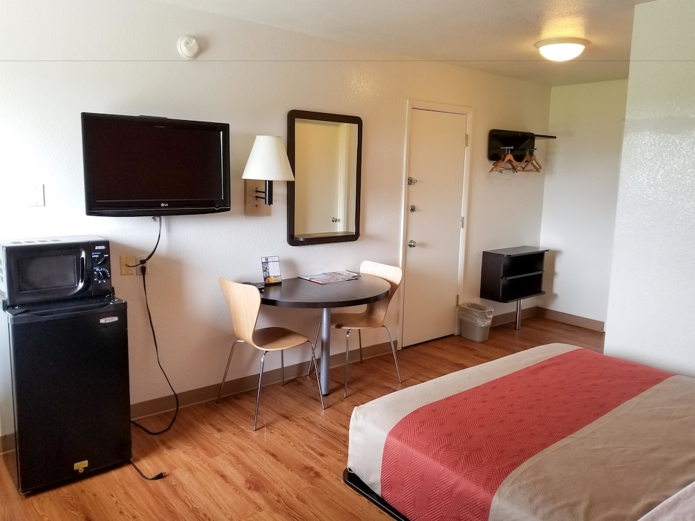 Motel6 Normal, IL - Bloomington Area 31/39