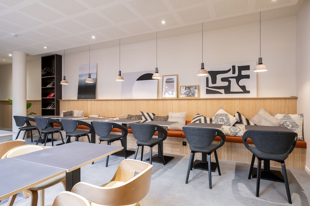 restaurant cafeteria