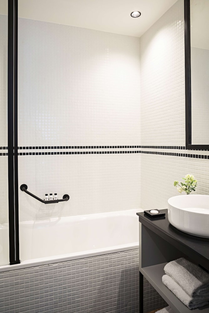 غرفة متصلة عائلية بسرير كوين وسريرين منفصلين، Best Western Premier The Blake Paris Gare Saint Lazare 4/4