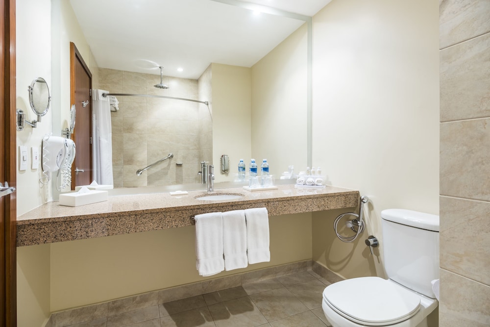 HOLIDAY INN EXPRESS QUITO 62/66