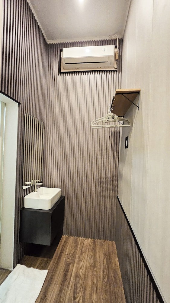 Berlian Abadi Hotel 54/55