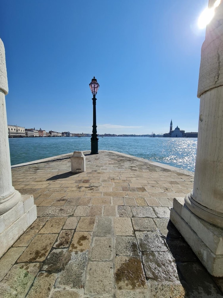 Friendly Venice Suites 37/48
