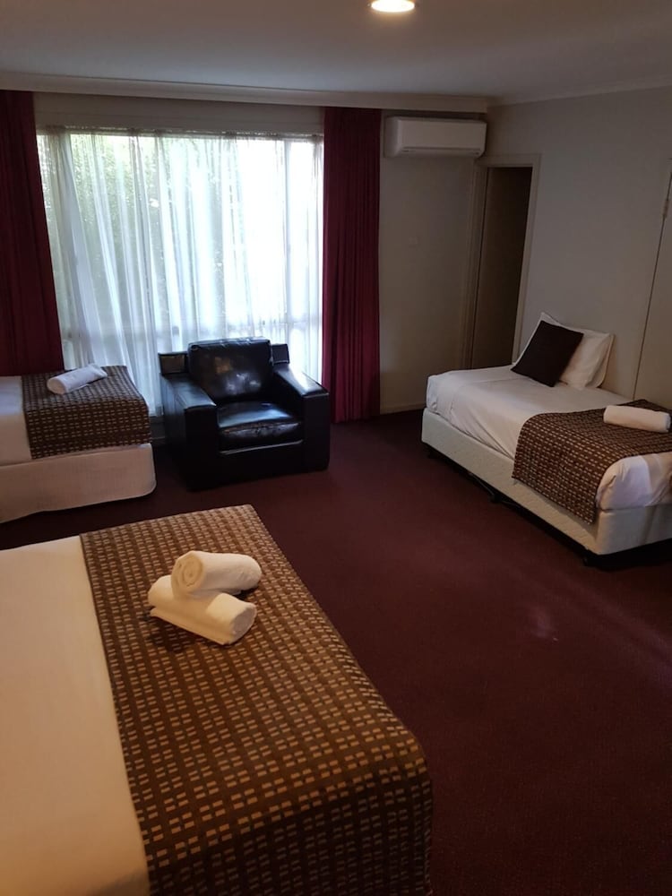 Ringwood Lake Inn 34/61