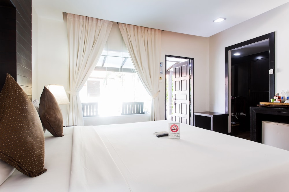 Chaweng Cove Beach Resort 10/72
