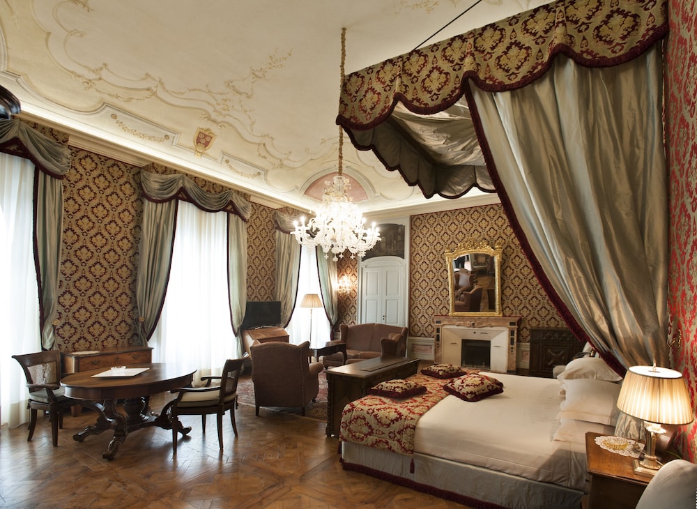 Castle, Luxury, King Bed