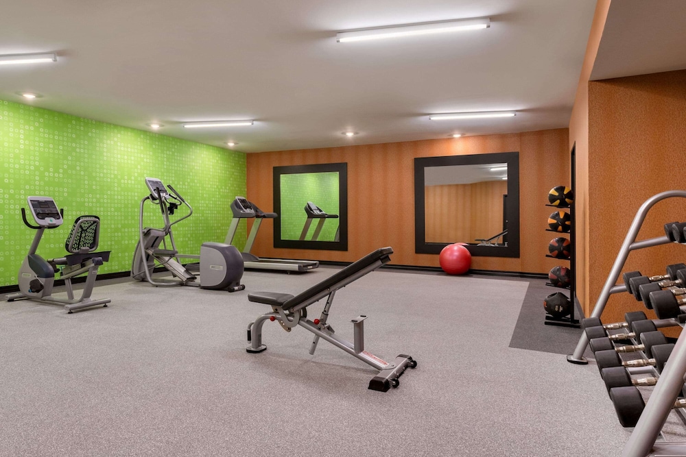 La Quinta Inn & Suites by Wyndham St Louis Route 66 32/47