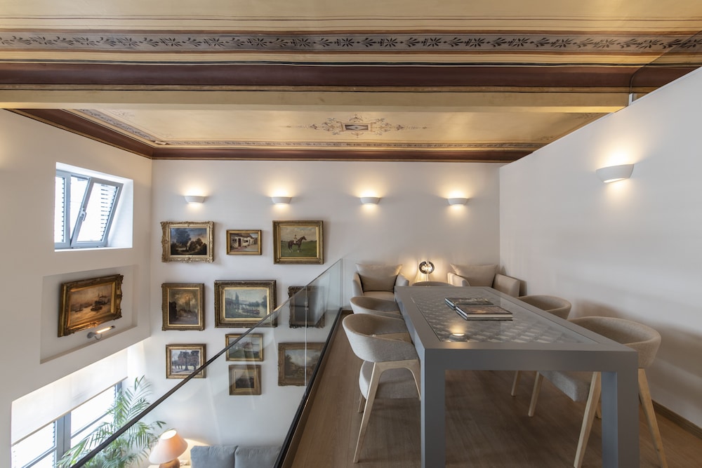 Gallery Suites and Residences 26/43