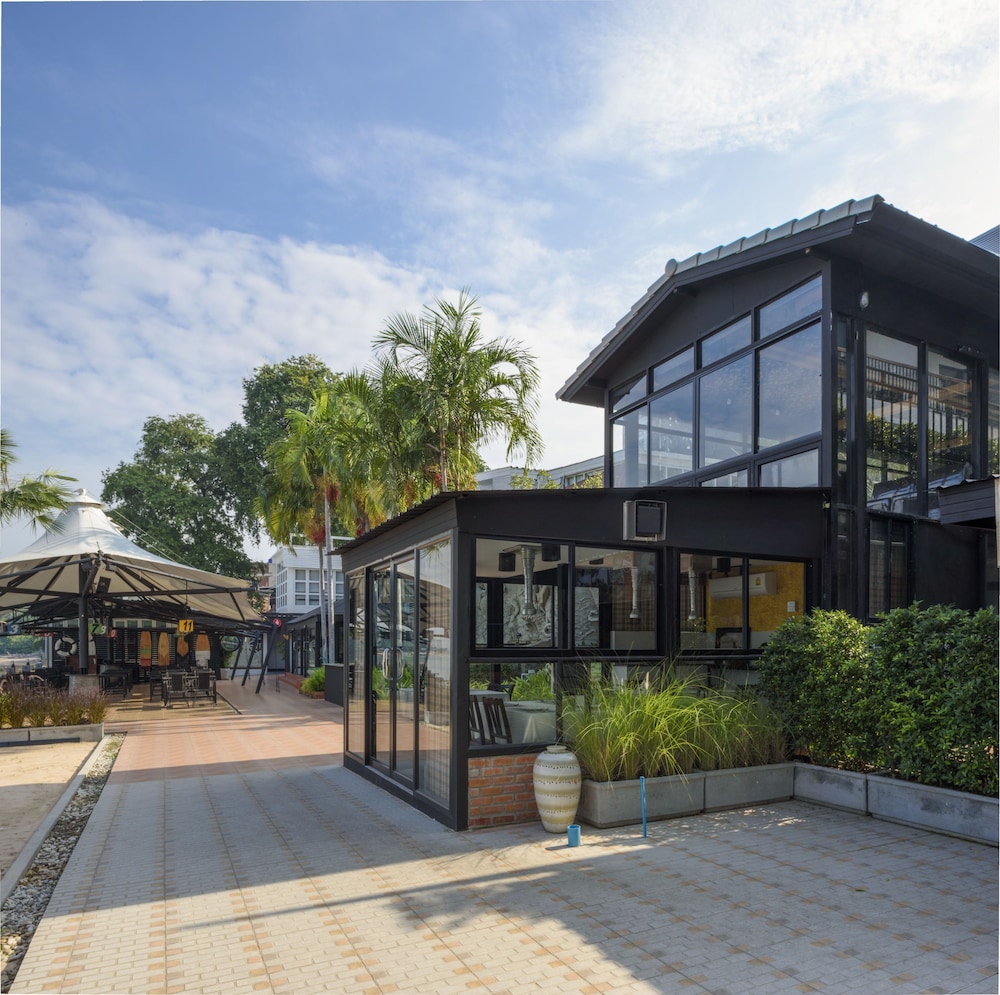 The Loft Seaside Sriracha Hotel 11/68