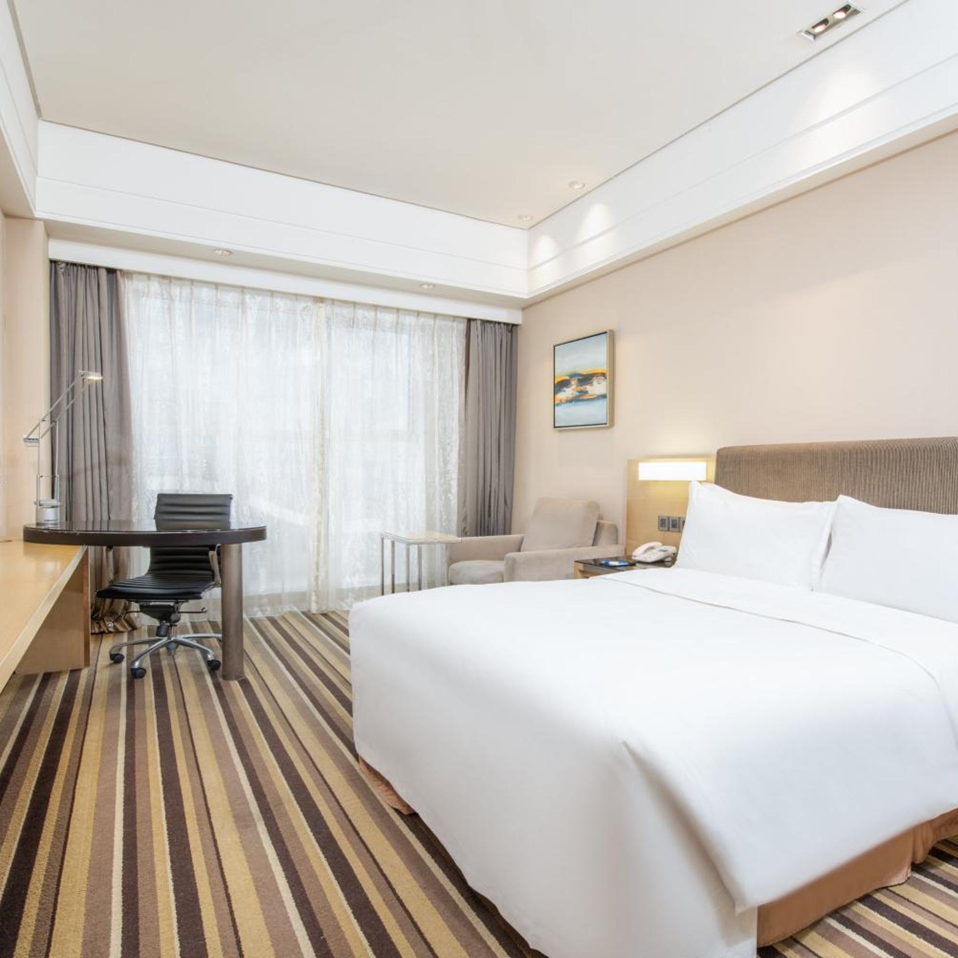 Room, King Bed, Queen Bed, Atrium View