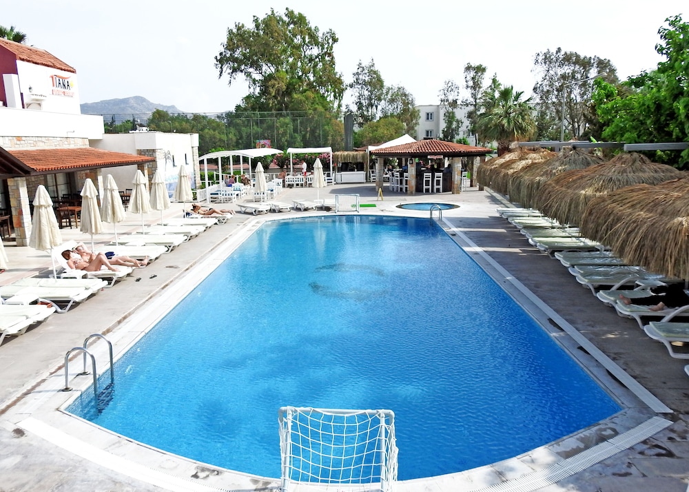 Tiana Beach Resort 68/94
