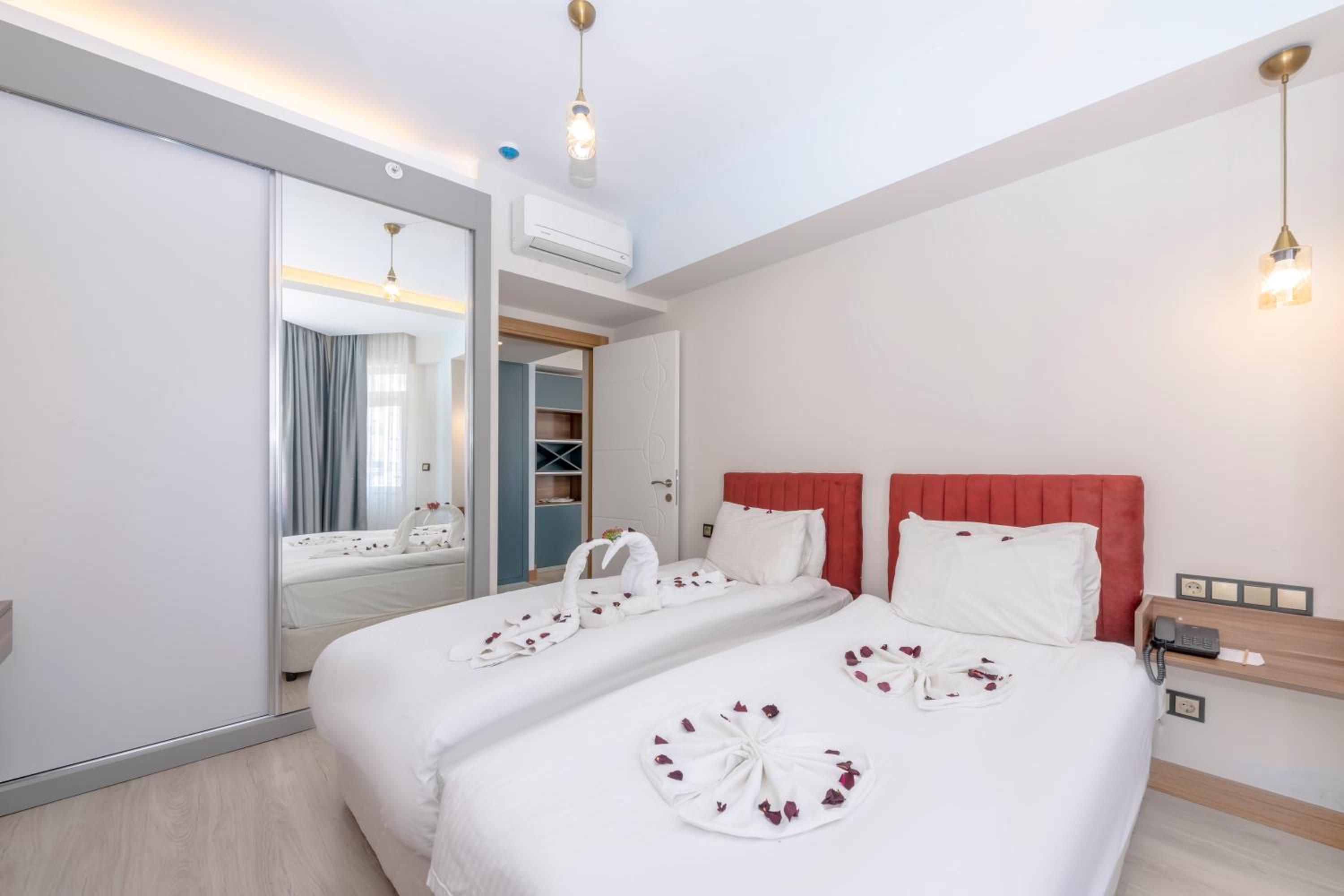 Theluna Suite Hotel 11/50