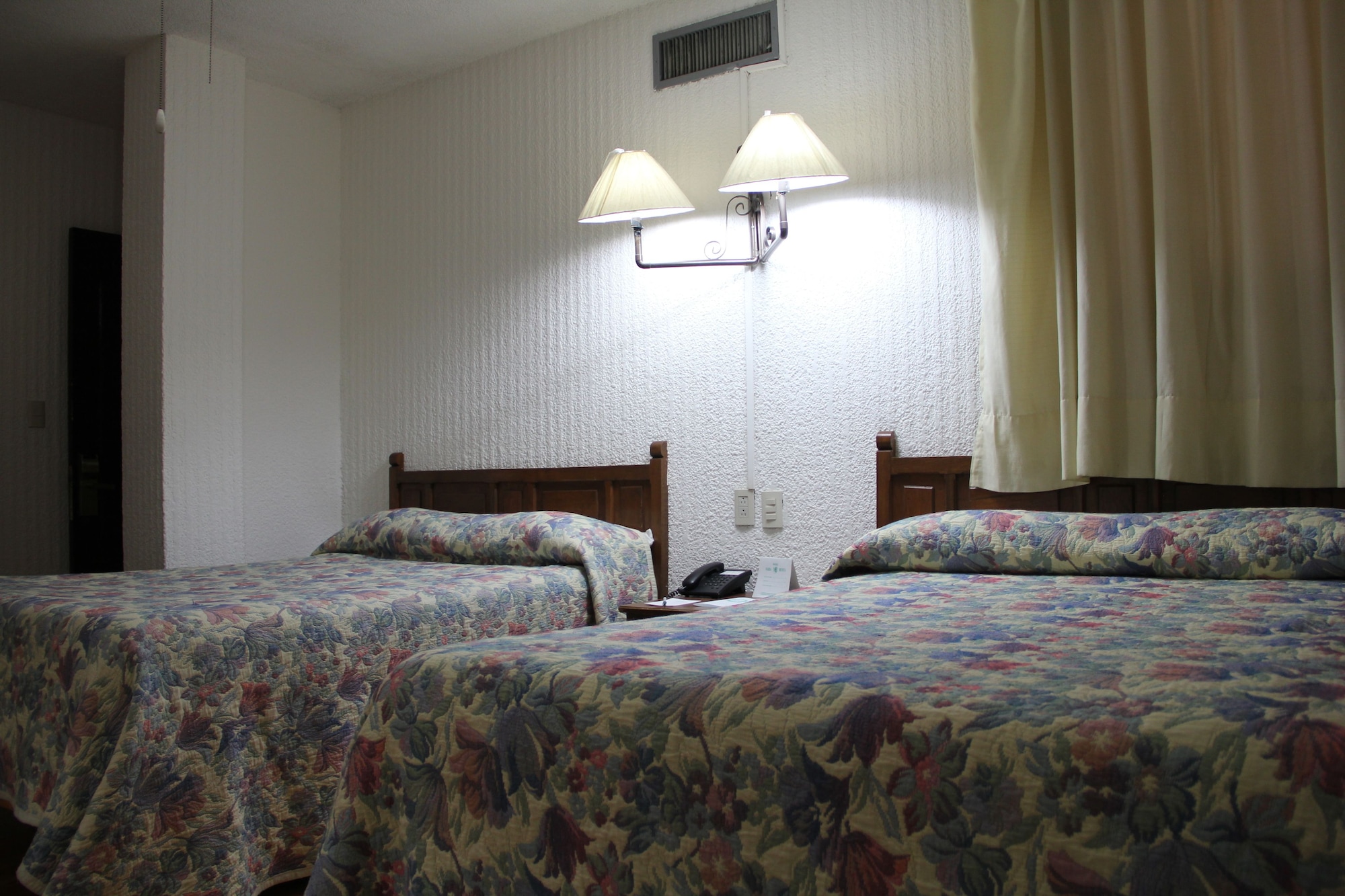 Standard, 2 Double Beds