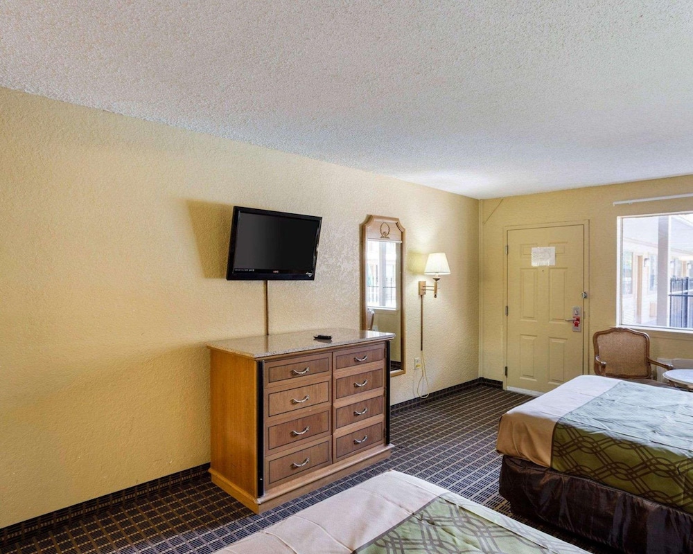 Red Roof Inn Kenner - New Orleans Airport NE 14/29