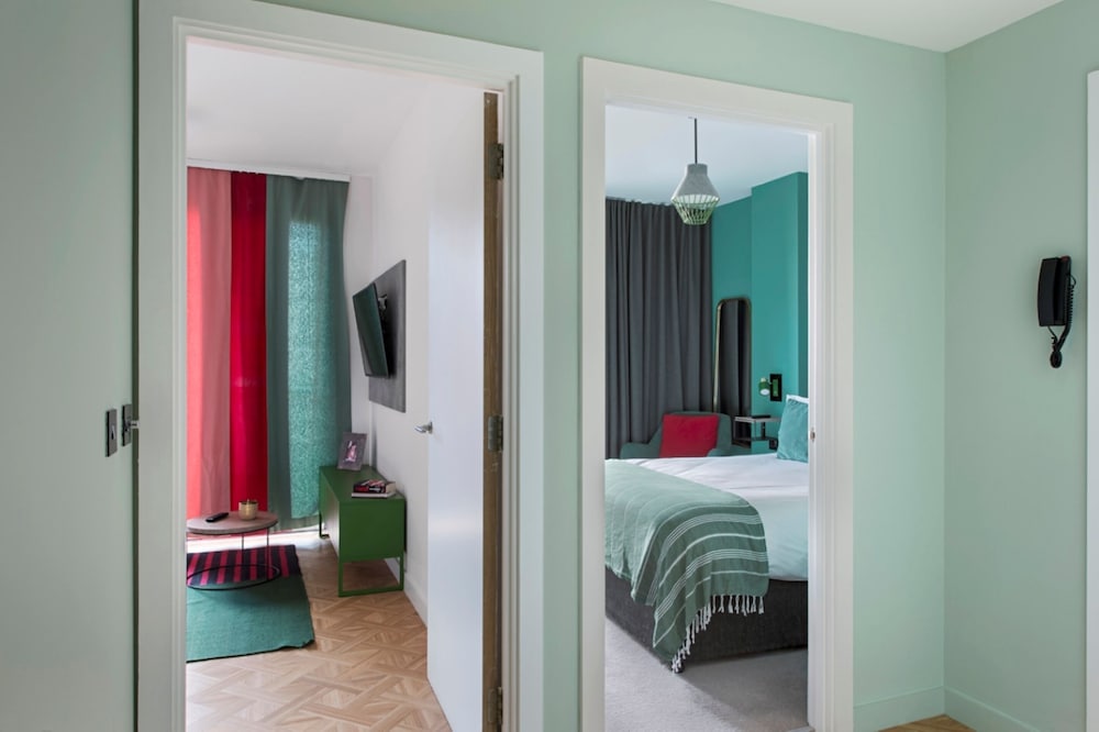 1 BEDROOM, EXECUTIVE, SUITE, SOFA