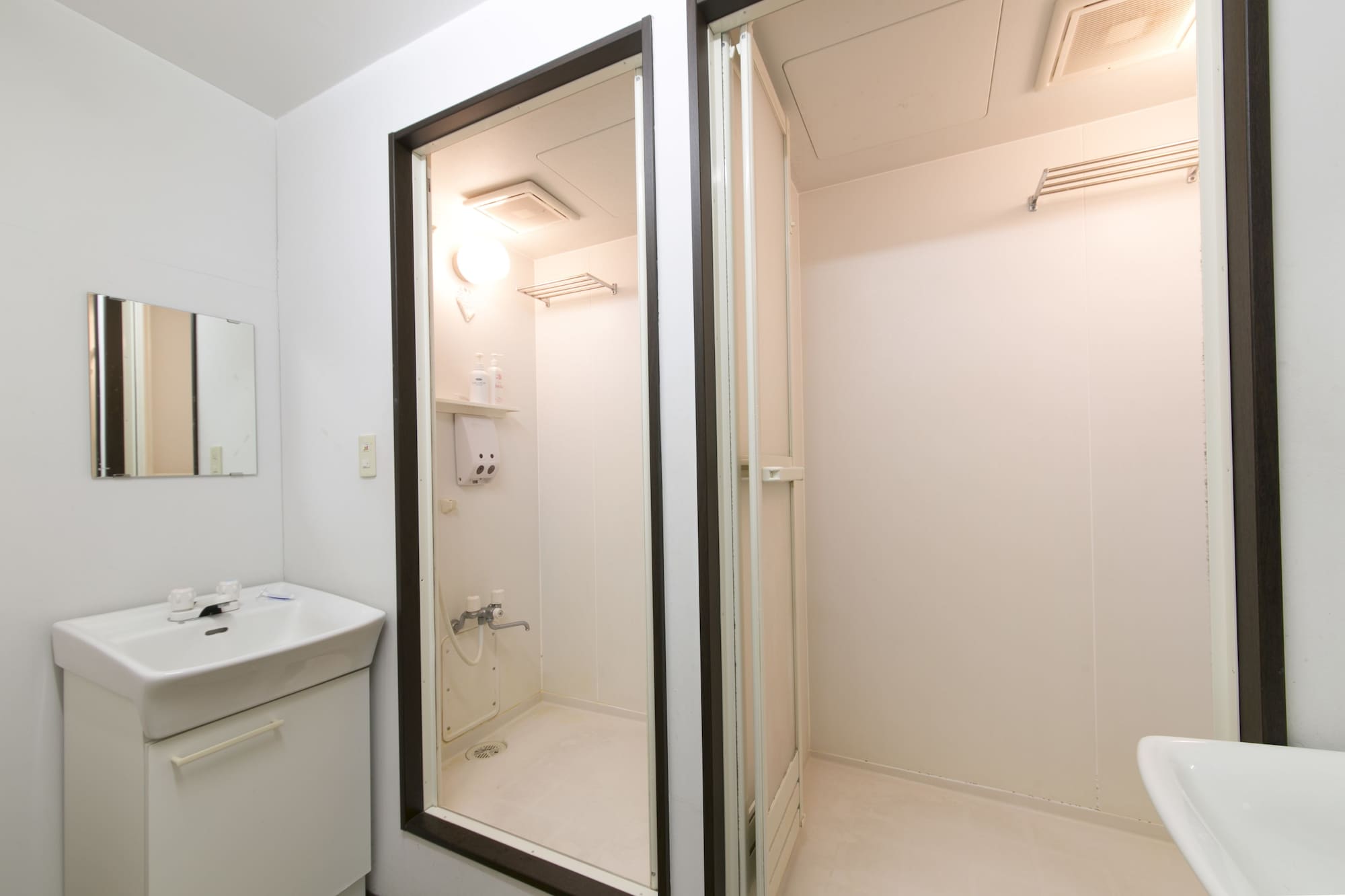 Capsule, Twin Beds
