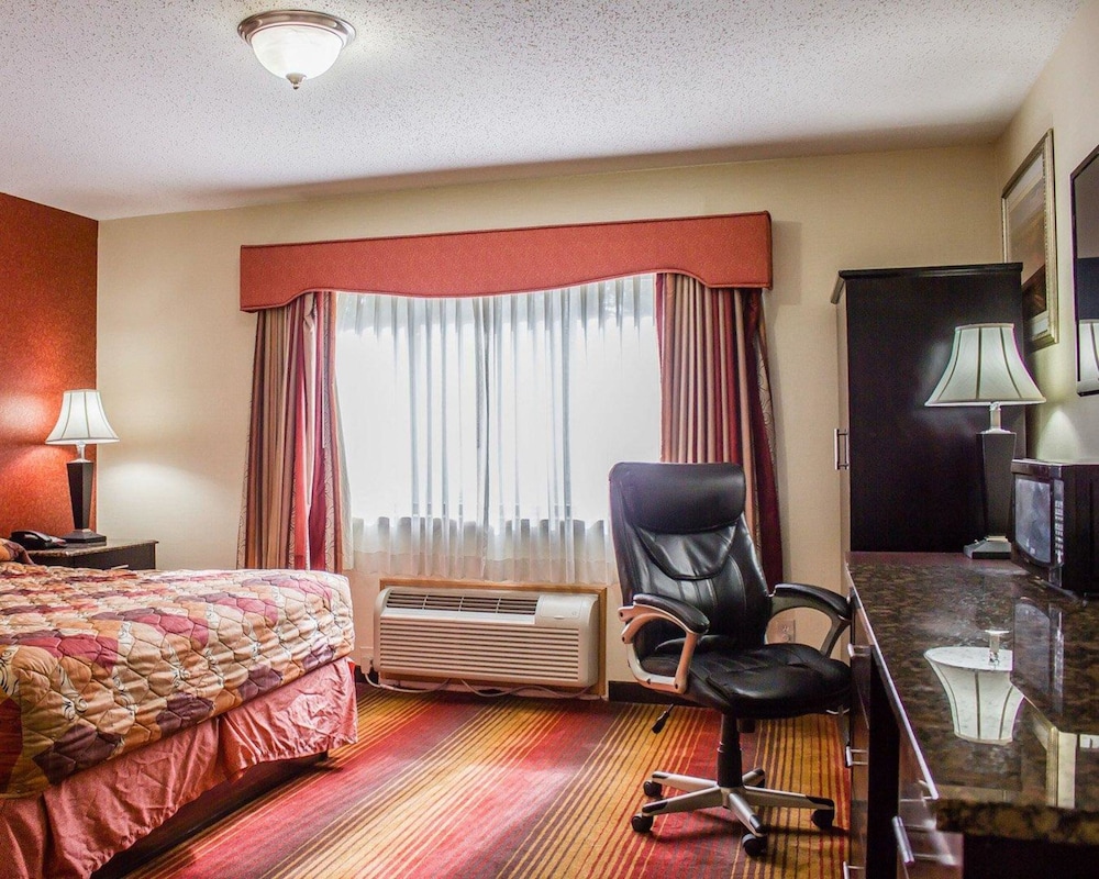 Rodeway Inn MacArthur Airport 15/36